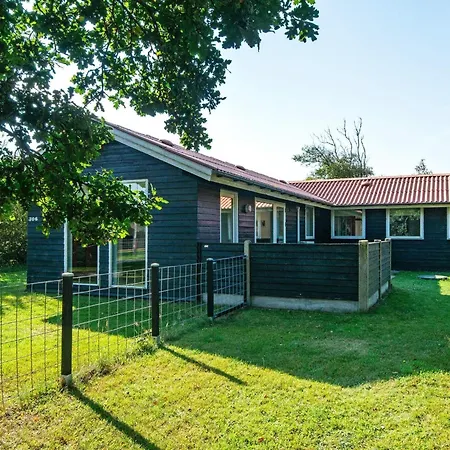 Modern Retreat Near Sandholm Feriehus